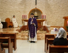 2025년 12월 21일 안홍일 노엘 부주임신부님 영명축일 축하식 사진입니다.